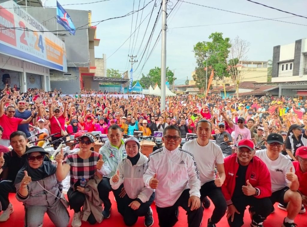Ribuan Pendukung Menyaksikan Peresmian Rumah Pemenangan Nayodo Koerniawan-Sri Tanti Angkara